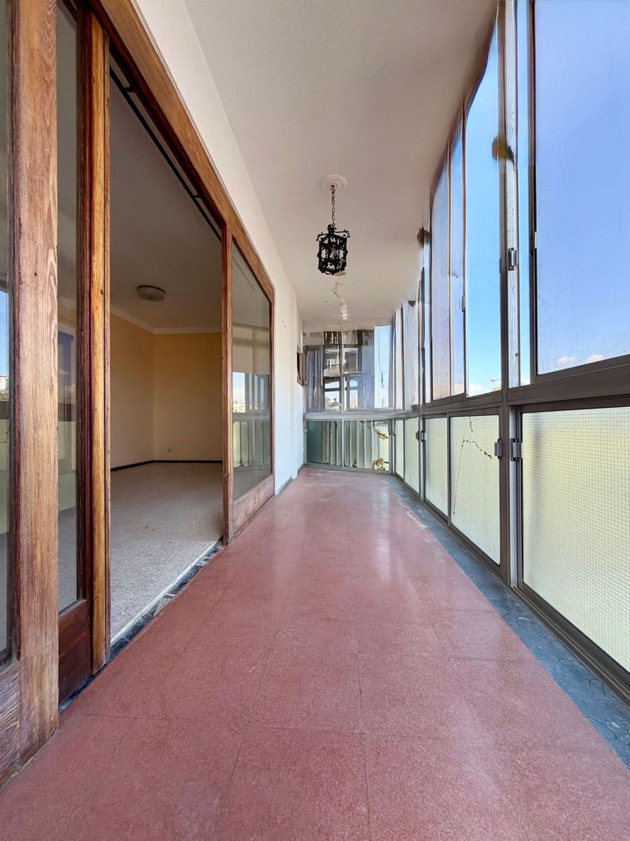 5 bedroom Apartment for sale in Las Palmas de Gran Canaria with garage - € 395,000 (Ref: 9958966)
