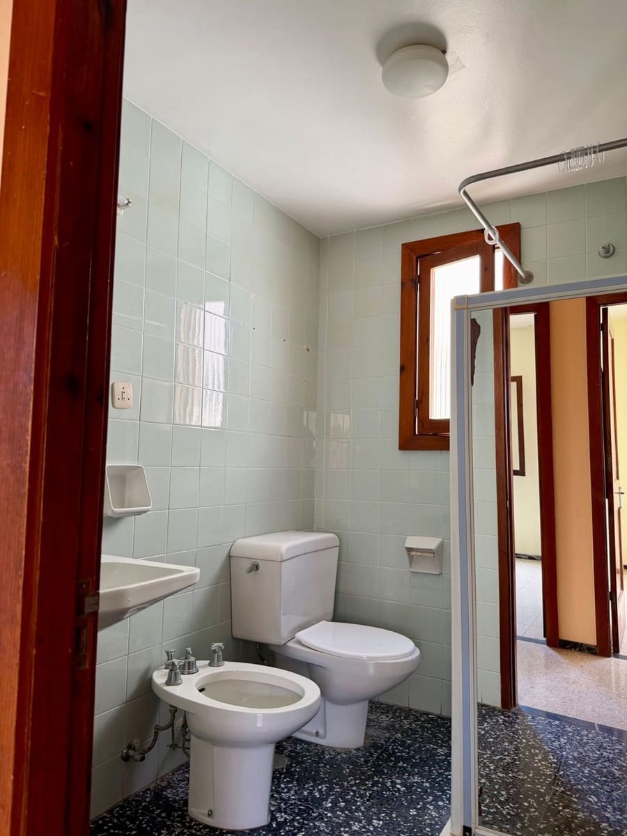 5 bedroom Apartment for sale in Las Palmas de Gran Canaria with garage - € 395,000 (Ref: 9958966)
