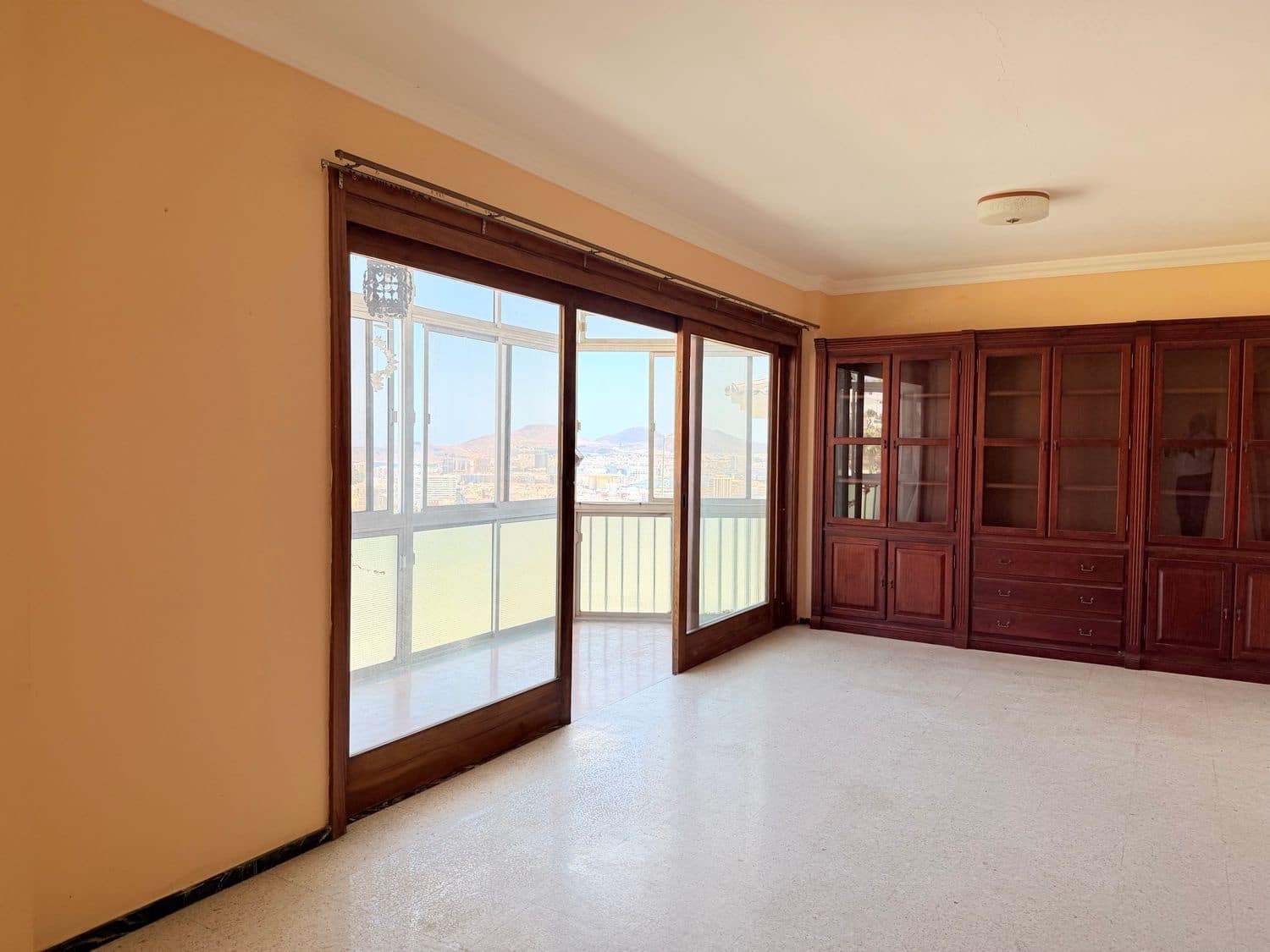 5 bedroom Apartment for sale in Las Palmas de Gran Canaria with garage - € 395,000 (Ref: 9958966)