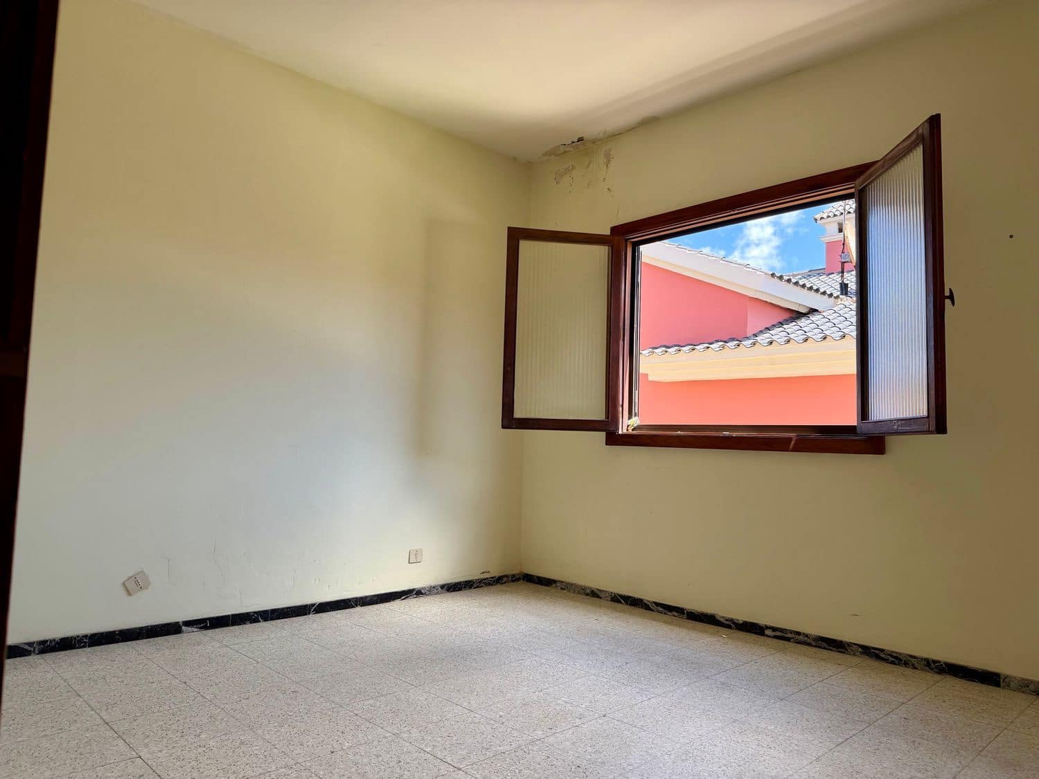 5 bedroom Apartment for sale in Las Palmas de Gran Canaria with garage - € 395,000 (Ref: 9958966)