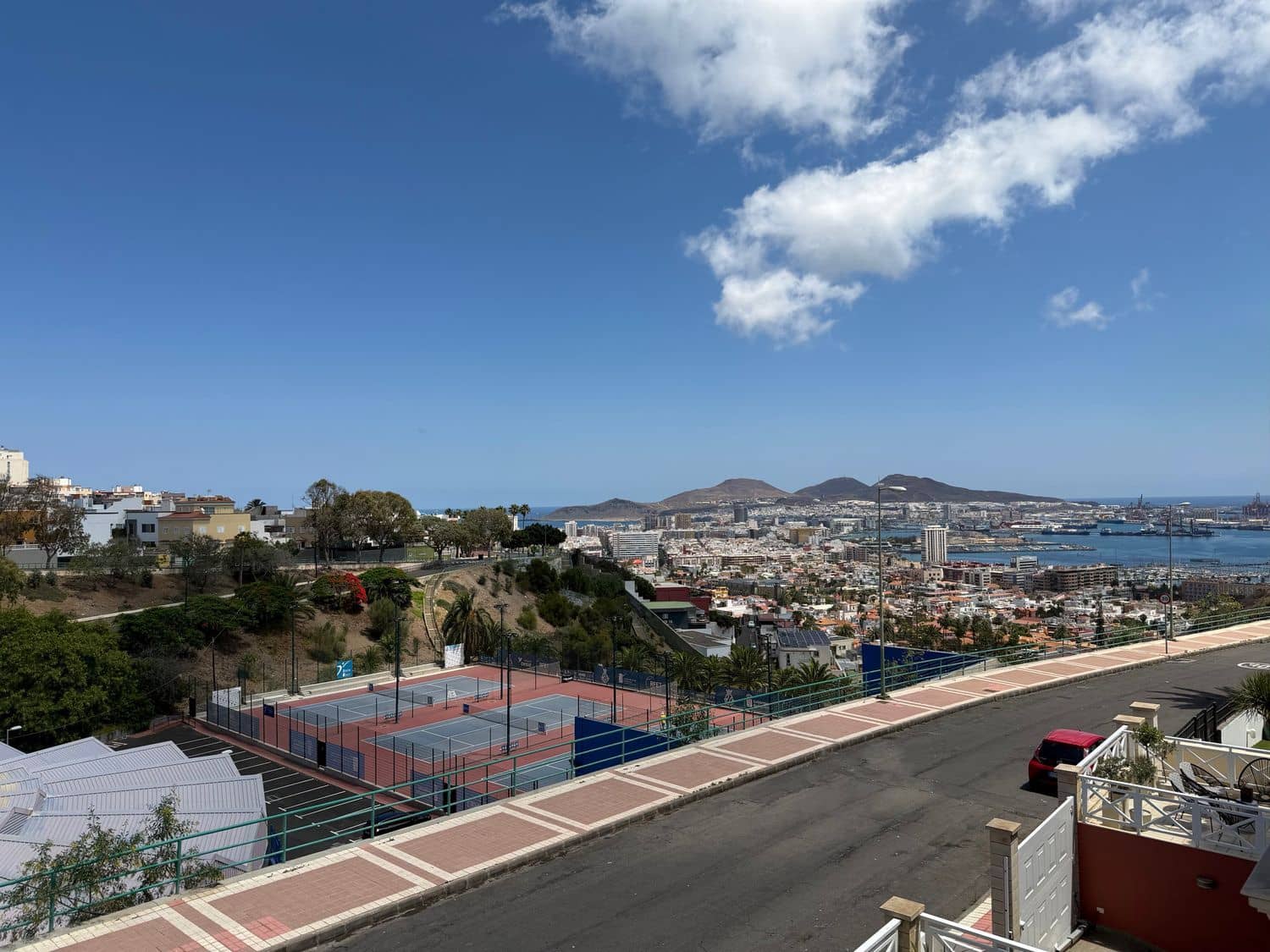 5 bedroom Apartment for sale in Las Palmas de Gran Canaria with garage - € 395,000 (Ref: 9958966)