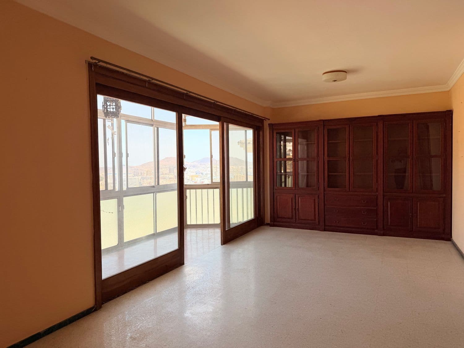 5 bedroom Apartment for sale in Las Palmas de Gran Canaria with garage - € 395,000 (Ref: 9958966)
