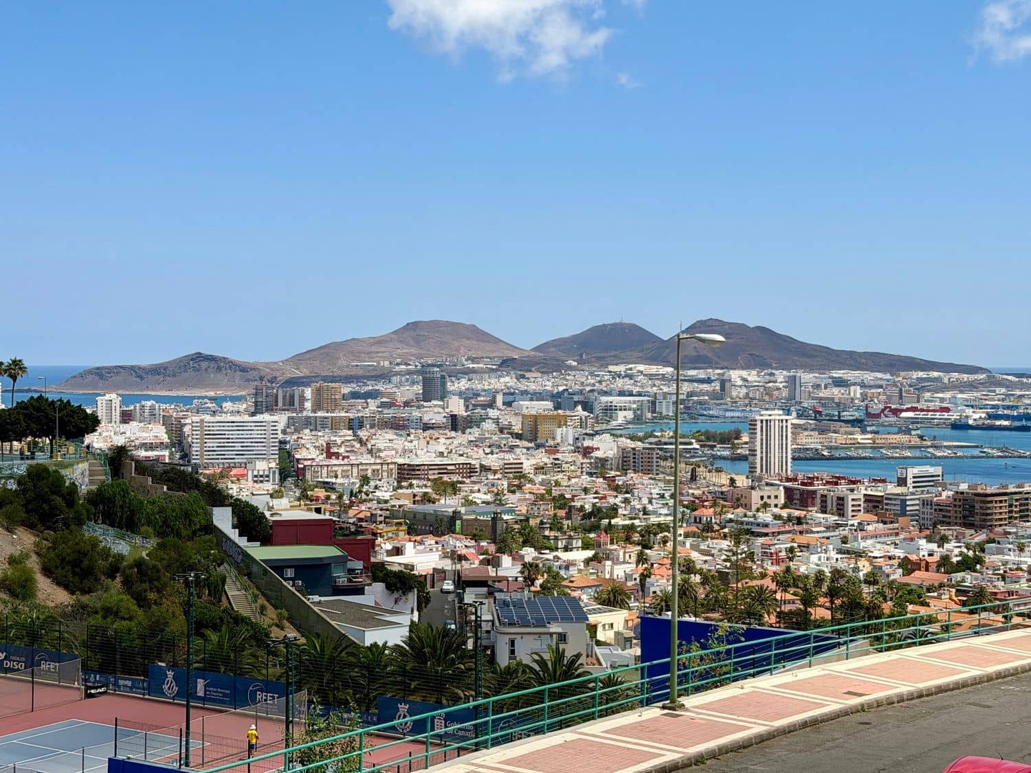 5 bedroom Apartment for sale in Las Palmas de Gran Canaria with garage - € 395,000 (Ref: 9958966)