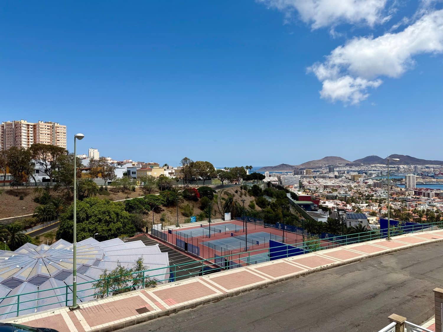 5 bedroom Apartment for sale in Las Palmas de Gran Canaria with garage - € 395,000 (Ref: 9958966)