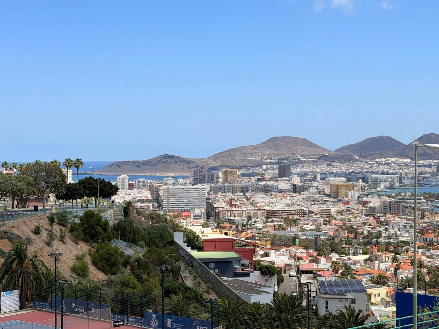 5 bedroom Apartment for sale in Las Palmas de Gran Canaria with garage - € 395,000 (Ref: 9958966)