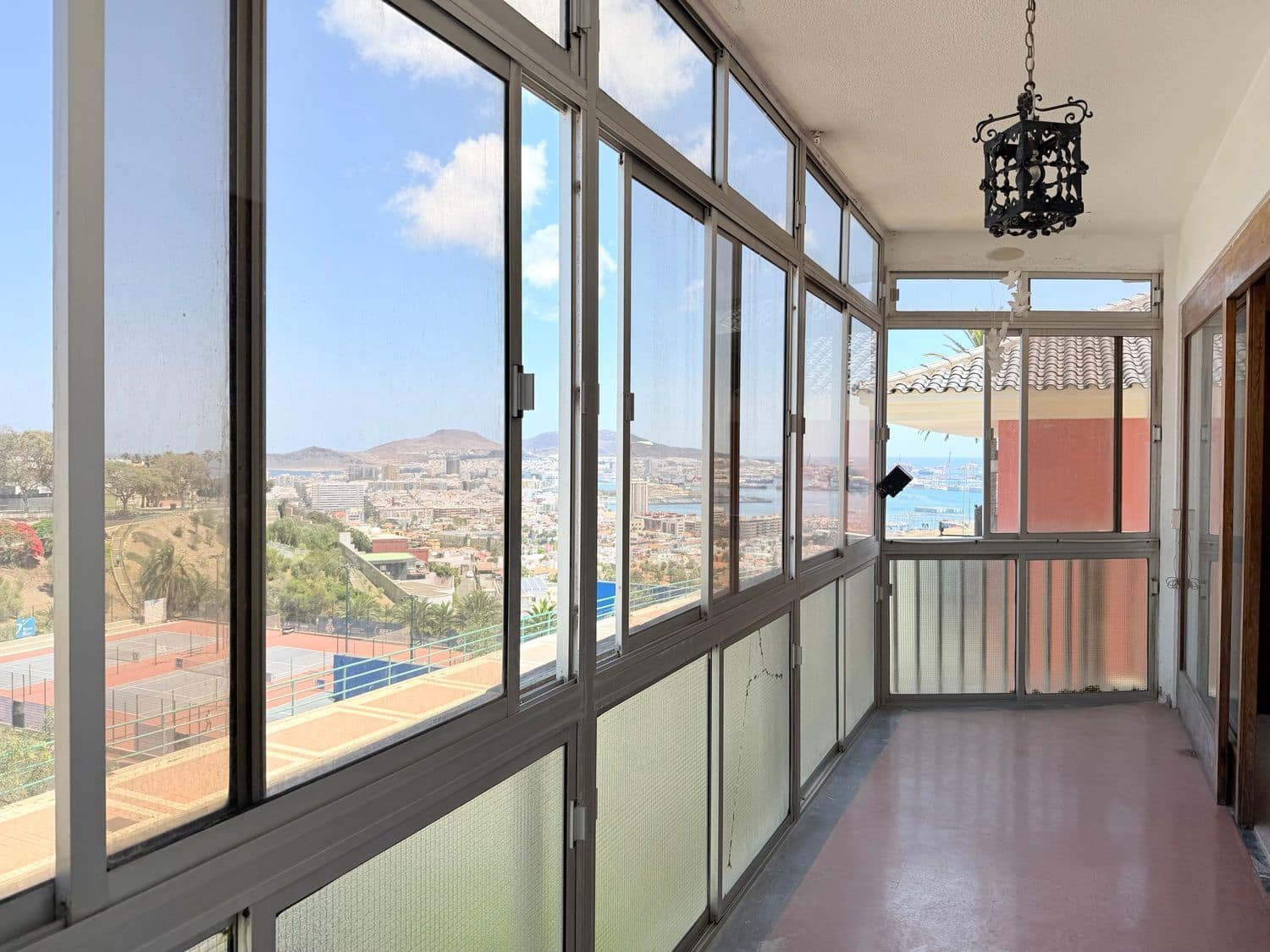 5 bedroom Apartment for sale in Las Palmas de Gran Canaria with garage - € 395,000 (Ref: 9958966)