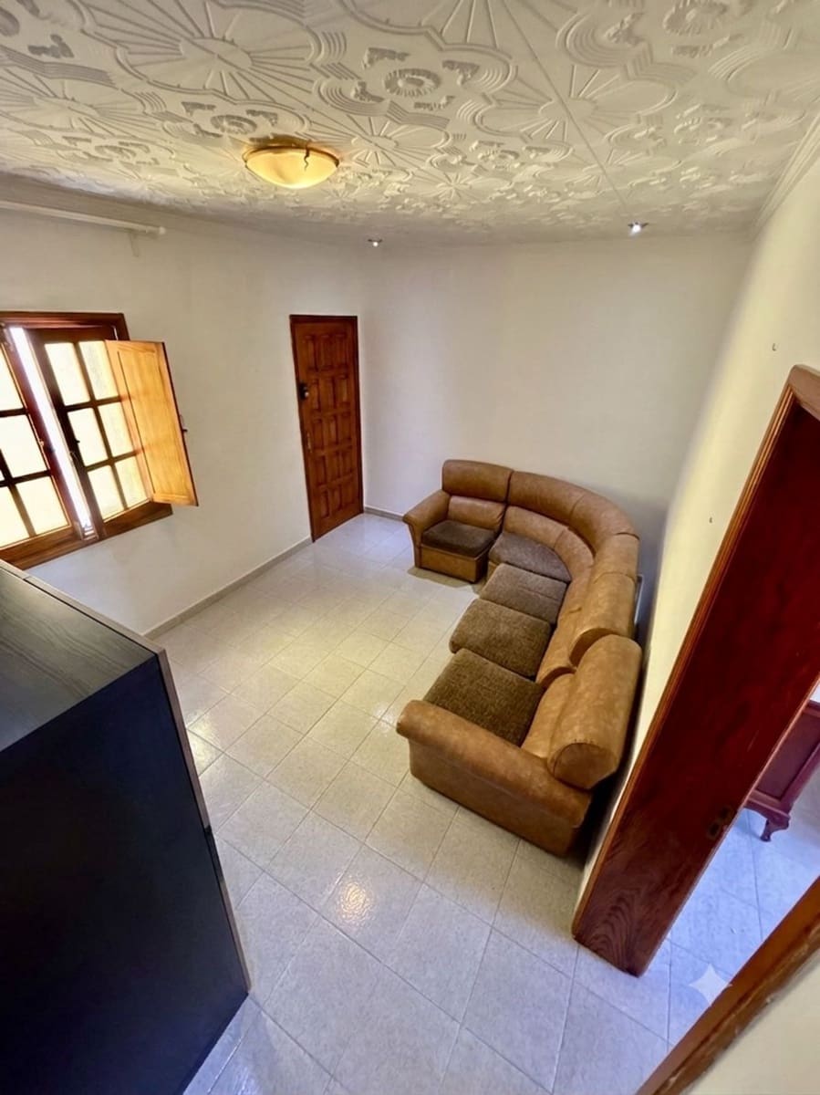 3 bedroom Apartment for sale in Las Palmas de Gran Canaria with garage - € 128,000 (Ref: 9961838)