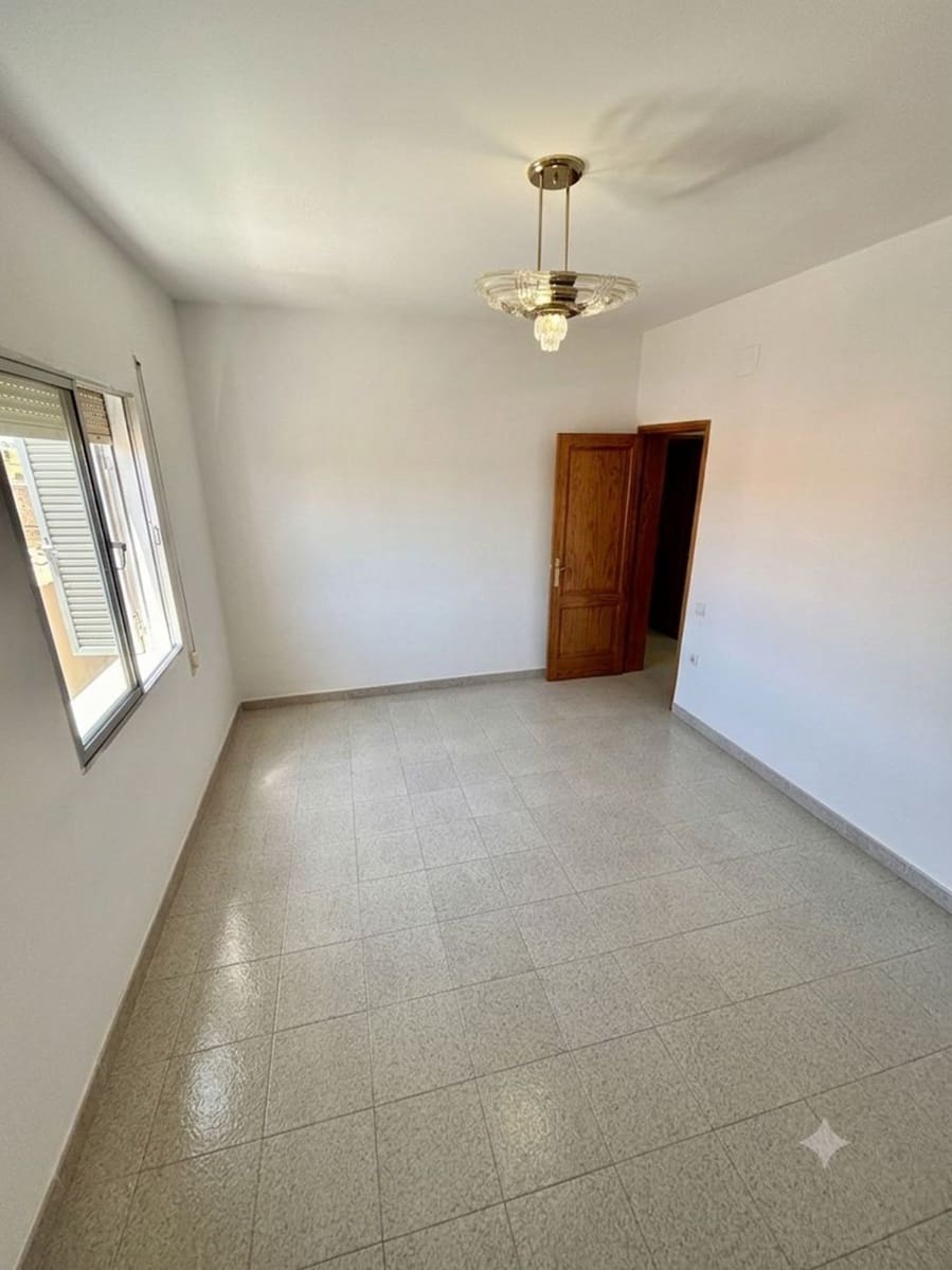 3 bedroom Apartment for sale in Las Palmas de Gran Canaria with garage - € 128,000 (Ref: 9961838)