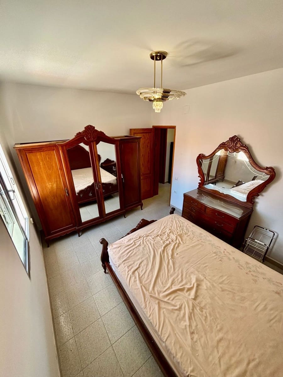3 bedroom Apartment for sale in Las Palmas de Gran Canaria with garage - € 128,000 (Ref: 9961838)