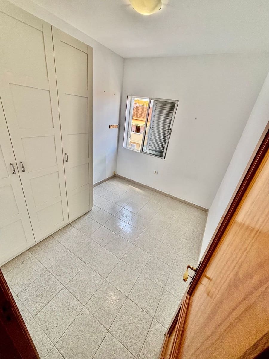 3 bedroom Apartment for sale in Las Palmas de Gran Canaria with garage - € 128,000 (Ref: 9961838)