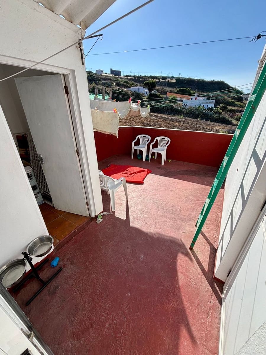 6 bedroom Finca/Country House for sale in Santa Maria de Guia de Gran Canaria with garage - € 299,000 (Ref: 9964622)
