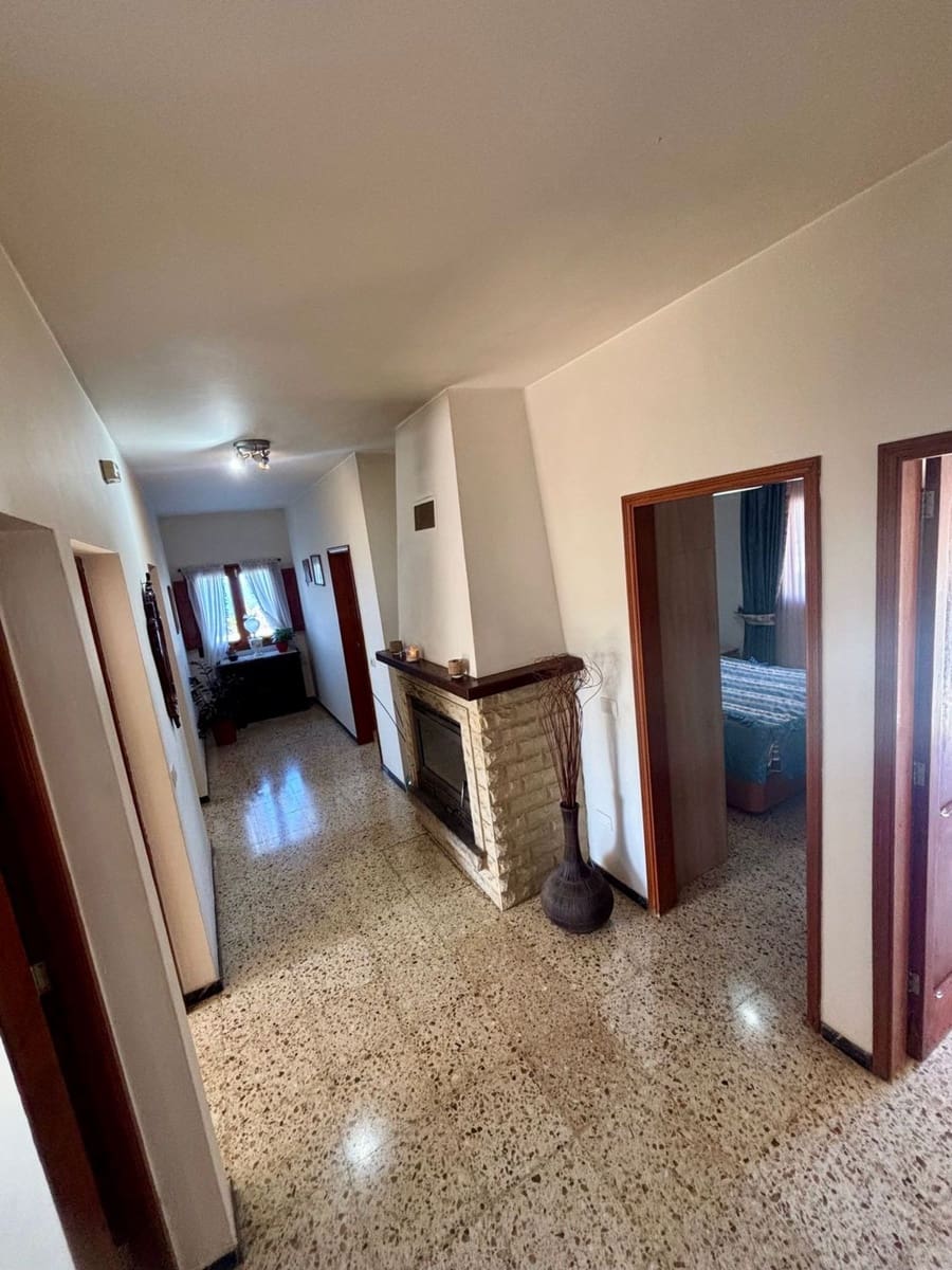 6 bedroom Finca/Country House for sale in Santa Maria de Guia de Gran Canaria with garage - € 299,000 (Ref: 9964622)