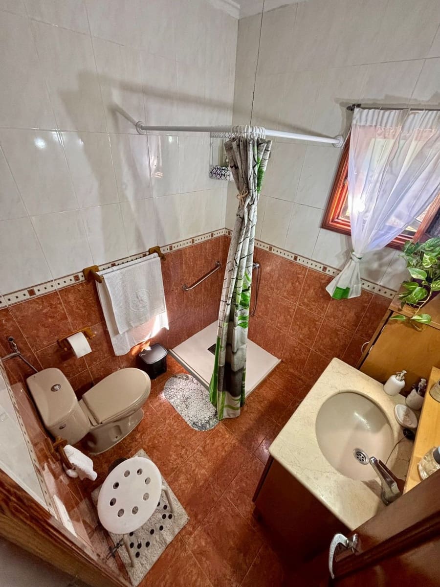 6 bedroom Finca/Country House for sale in Santa Maria de Guia de Gran Canaria with garage - € 299,000 (Ref: 9964622)