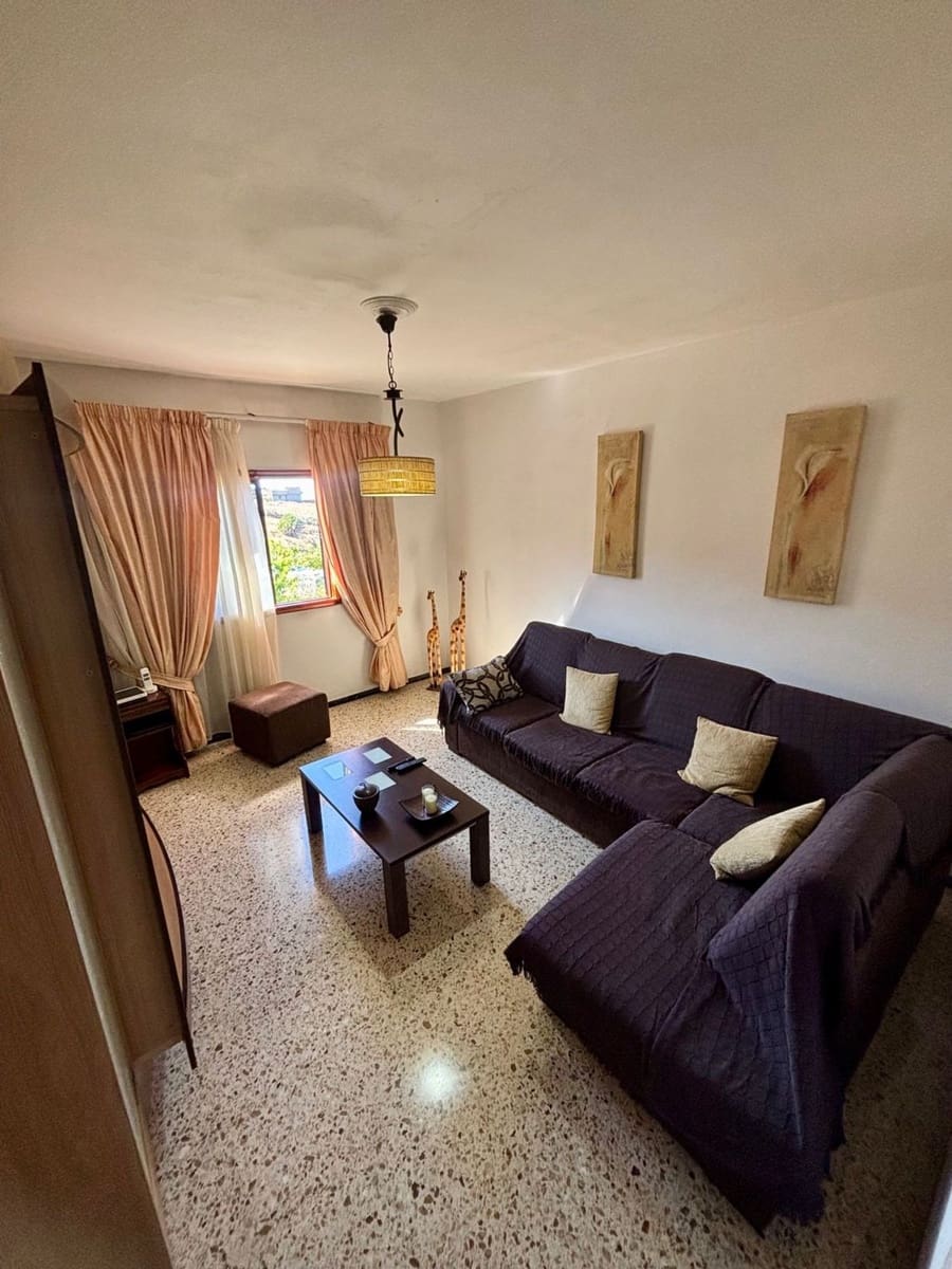 6 bedroom Finca/Country House for sale in Santa Maria de Guia de Gran Canaria with garage - € 299,000 (Ref: 9964622)