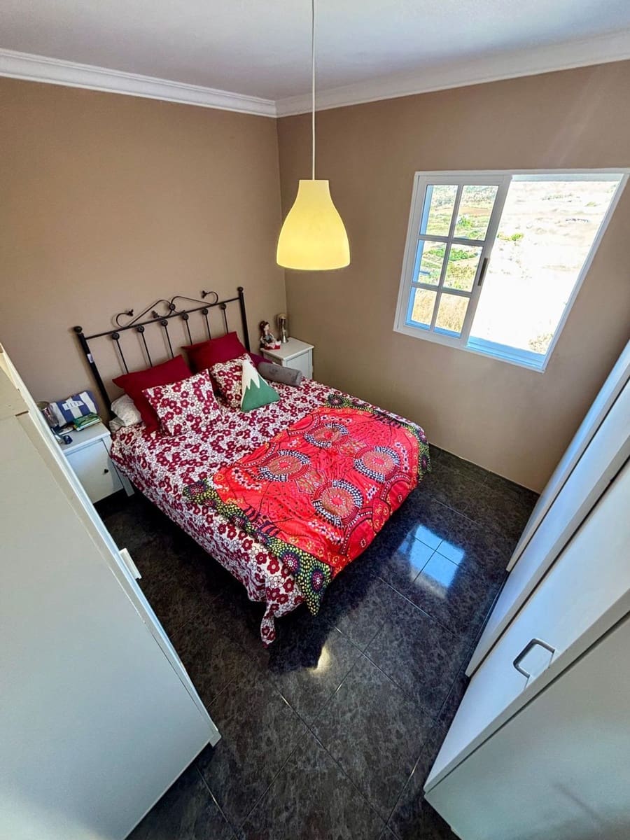 6 bedroom Finca/Country House for sale in Santa Maria de Guia de Gran Canaria with garage - € 299,000 (Ref: 9964622)