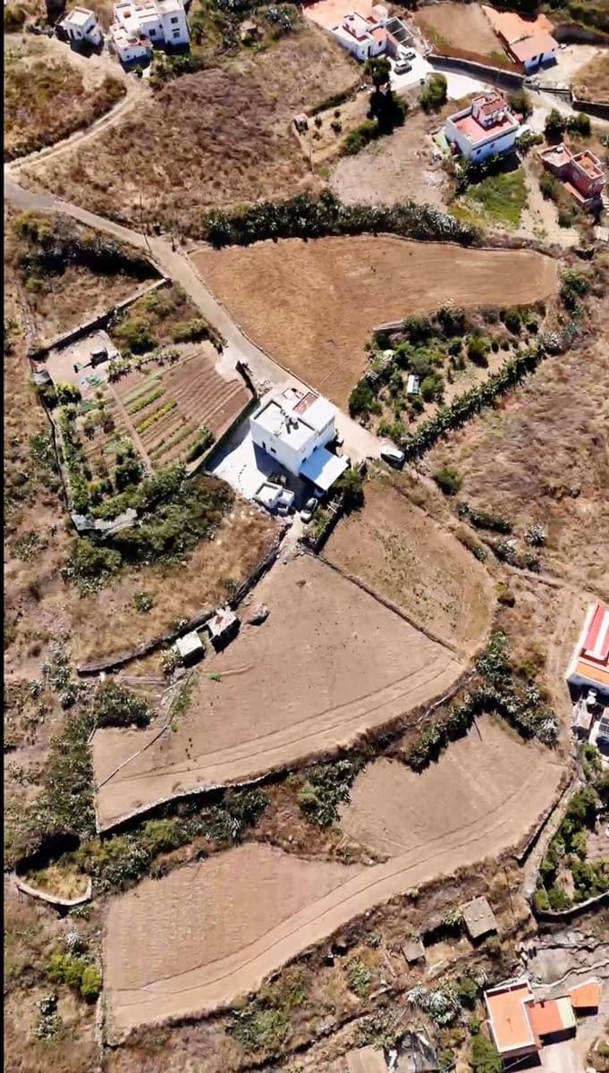 6 bedroom Finca/Country House for sale in Santa Maria de Guia de Gran Canaria with garage - € 299,000 (Ref: 9964622)
