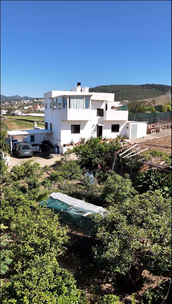 6 bedroom Finca/Country House for sale in Santa Maria de Guia de Gran Canaria with garage - € 299,000 (Ref: 9964622)