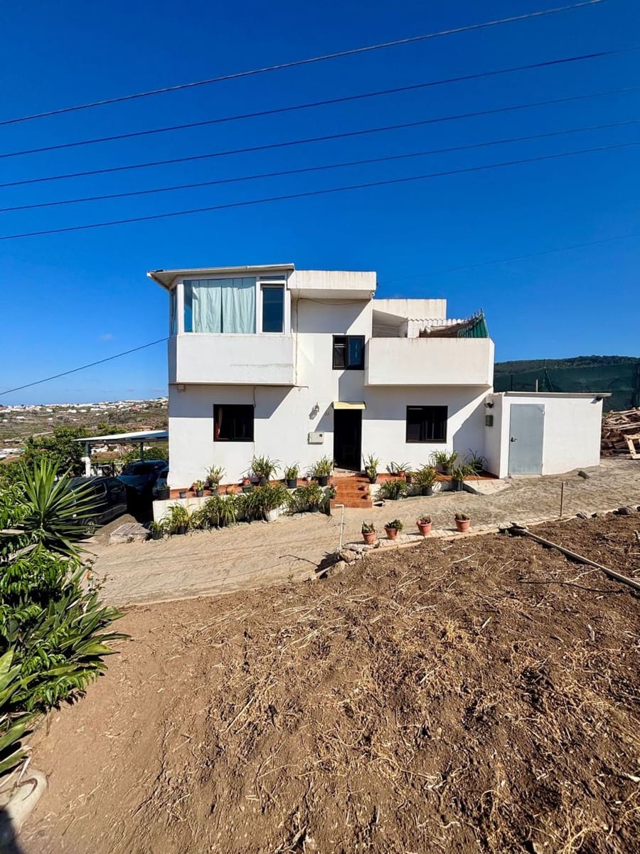 6 bedroom Finca/Country House for sale in Santa Maria de Guia de Gran Canaria with garage - € 299,000 (Ref: 9964622)