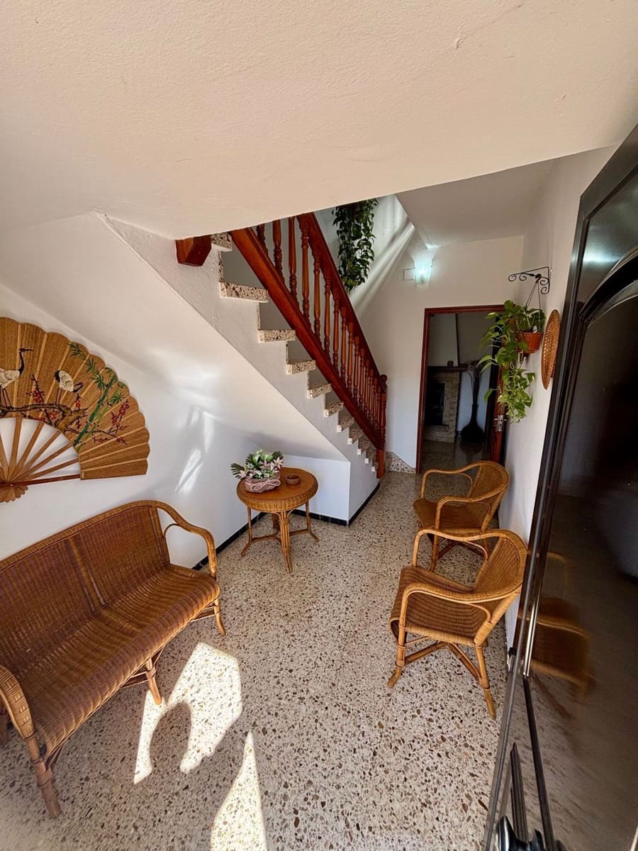 6 bedroom Finca/Country House for sale in Santa Maria de Guia de Gran Canaria with garage - € 299,000 (Ref: 9964622)