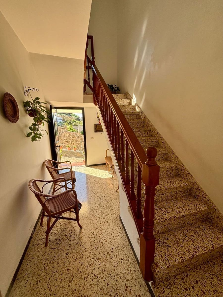 6 bedroom Finca/Country House for sale in Santa Maria de Guia de Gran Canaria with garage - € 299,000 (Ref: 9964622)