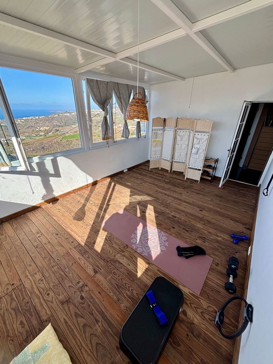 6 bedroom Finca/Country House for sale in Santa Maria de Guia de Gran Canaria with garage - € 299,000 (Ref: 9964622)