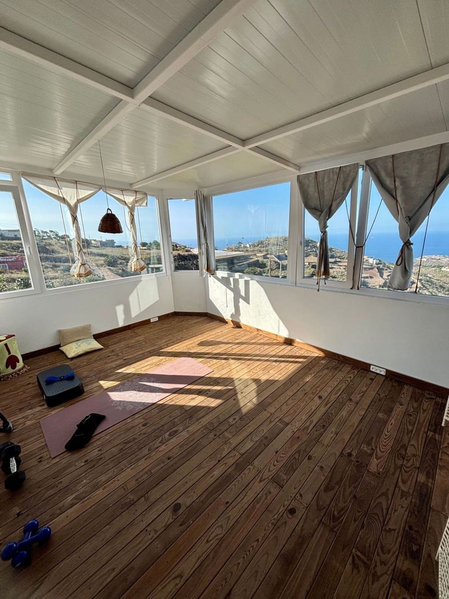 6 bedroom Finca/Country House for sale in Santa Maria de Guia de Gran Canaria with garage - € 299,000 (Ref: 9964622)