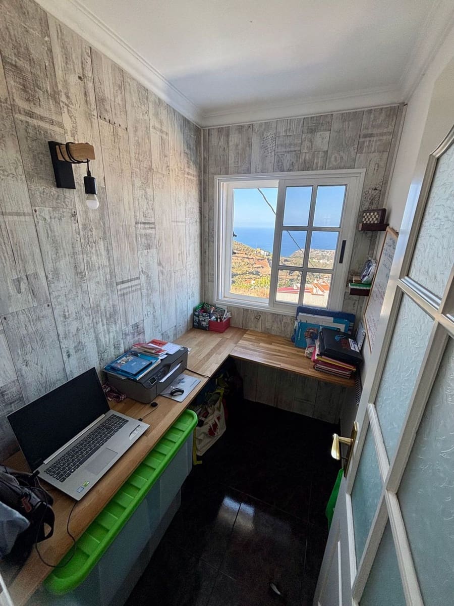 6 bedroom Finca/Country House for sale in Santa Maria de Guia de Gran Canaria with garage - € 299,000 (Ref: 9964622)