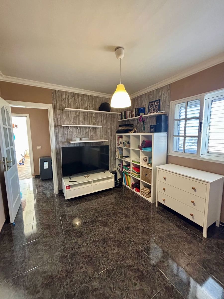6 bedroom Finca/Country House for sale in Santa Maria de Guia de Gran Canaria with garage - € 299,000 (Ref: 9964622)