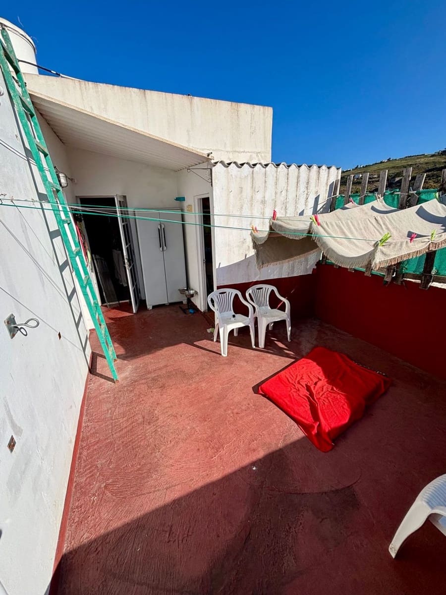 6 bedroom Finca/Country House for sale in Santa Maria de Guia de Gran Canaria with garage - € 299,000 (Ref: 9964622)