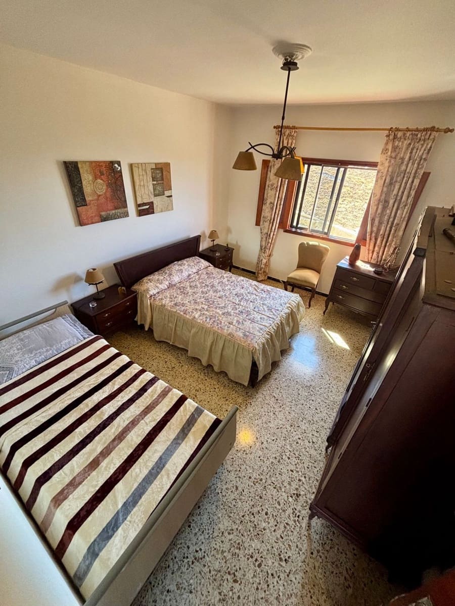 6 bedroom Finca/Country House for sale in Santa Maria de Guia de Gran Canaria with garage - € 299,000 (Ref: 9964622)