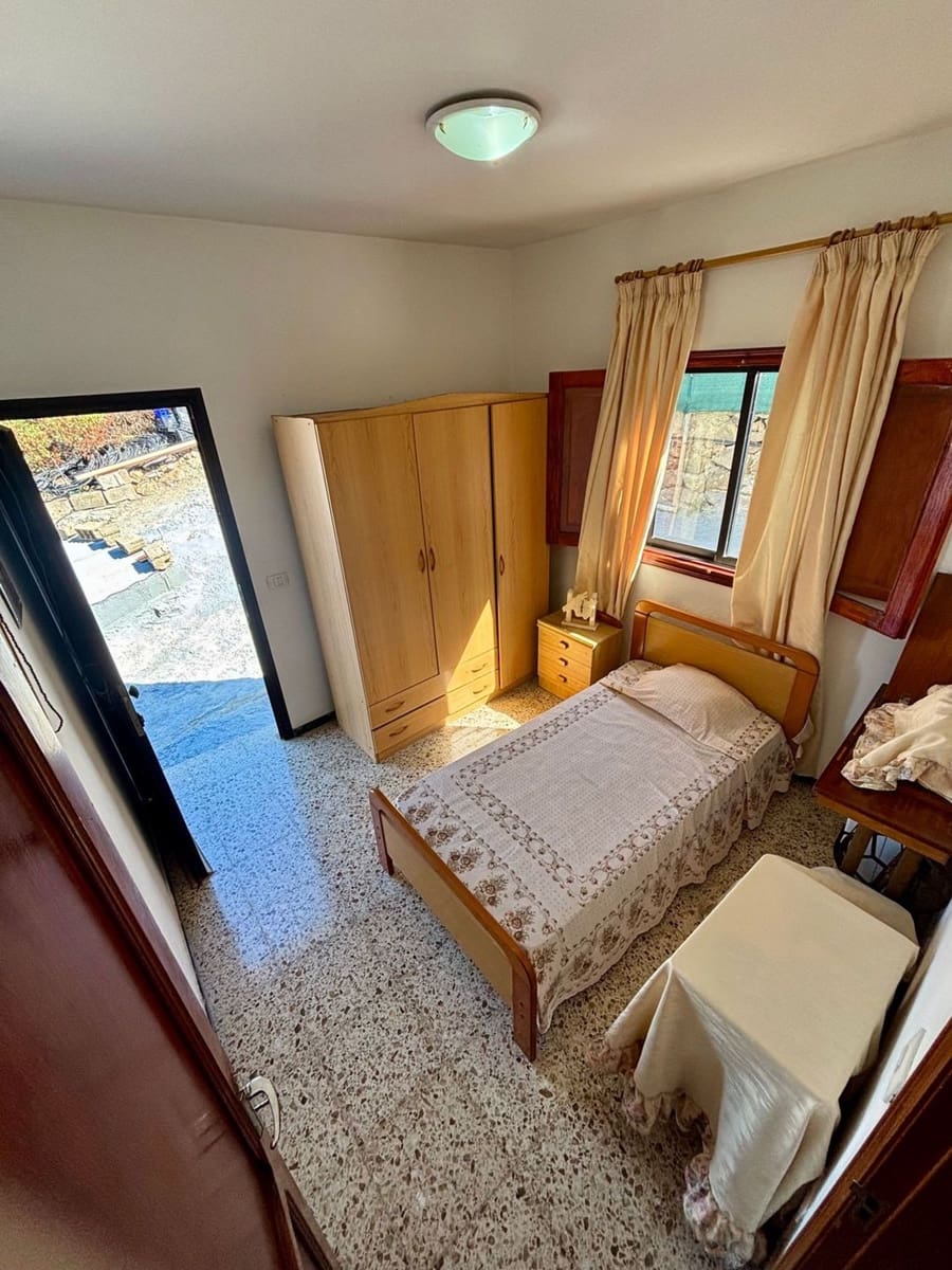 6 bedroom Finca/Country House for sale in Santa Maria de Guia de Gran Canaria with garage - € 299,000 (Ref: 9964622)