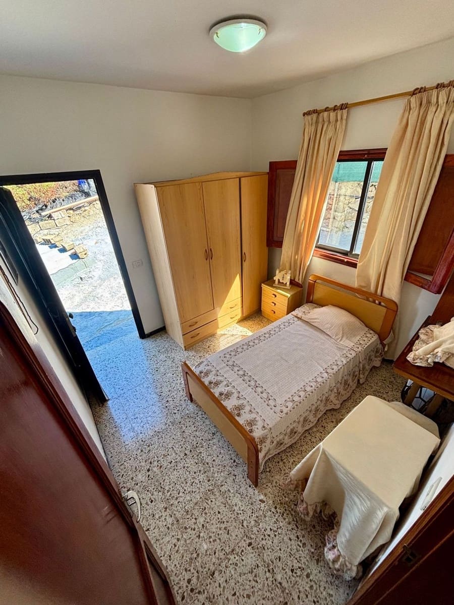 6 bedroom Finca/Country House for sale in Santa Maria de Guia de Gran Canaria with garage - € 299,000 (Ref: 9964622)