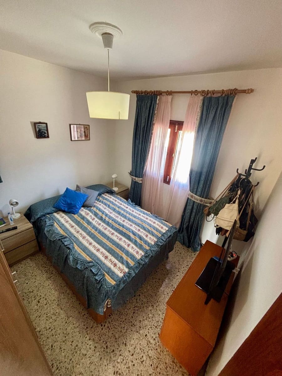 6 bedroom Finca/Country House for sale in Santa Maria de Guia de Gran Canaria with garage - € 299,000 (Ref: 9964622)
