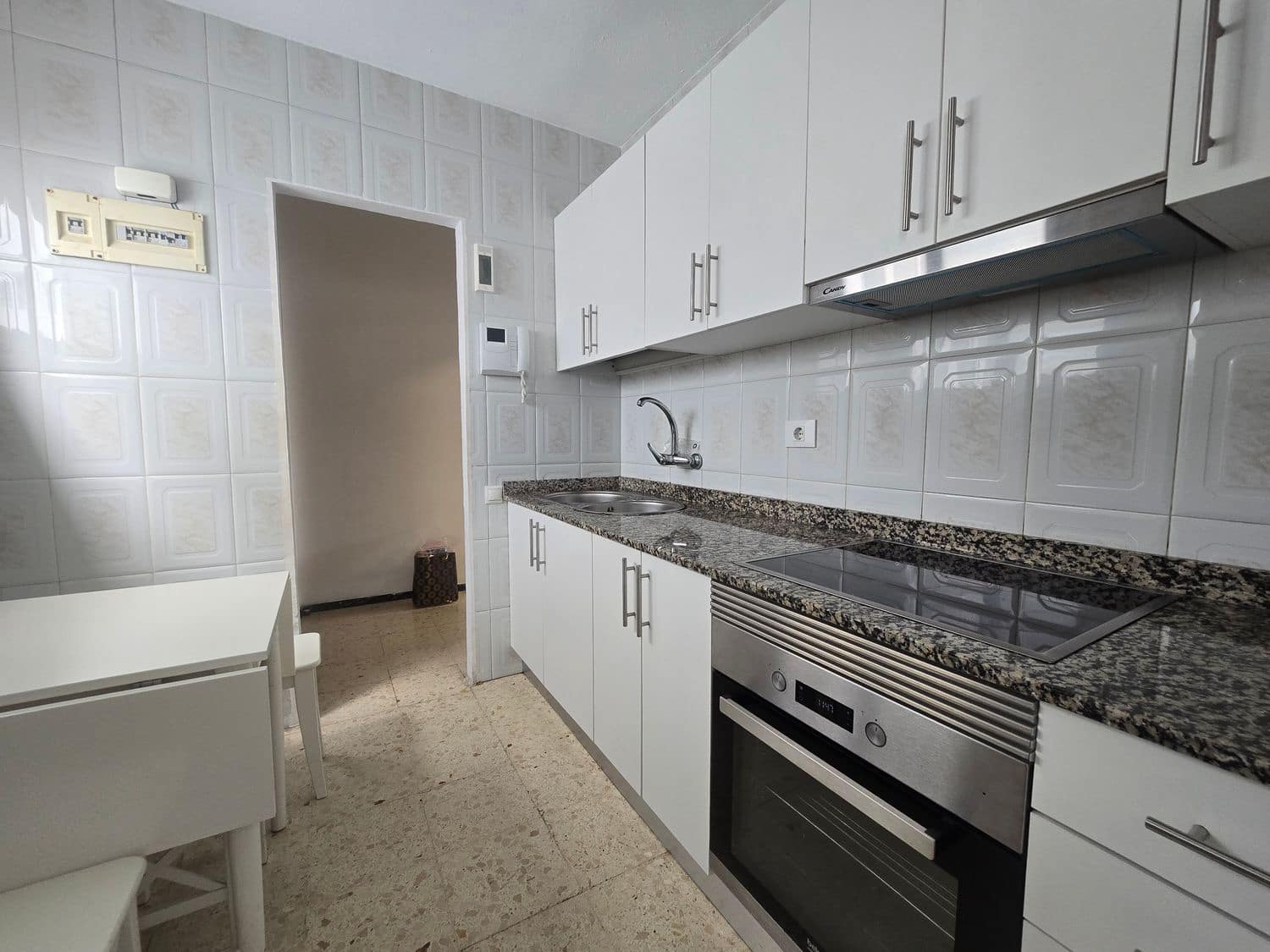 Appartement de 3 chambres à louer à Las Palmas de Gran Canaria avec garage - 1 000 € (Ref: 9993750)