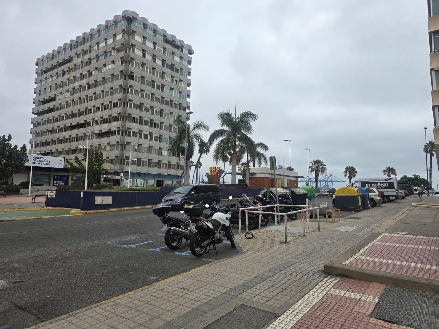 Appartement de 3 chambres à louer à Las Palmas de Gran Canaria avec garage - 1 000 € (Ref: 9993750)