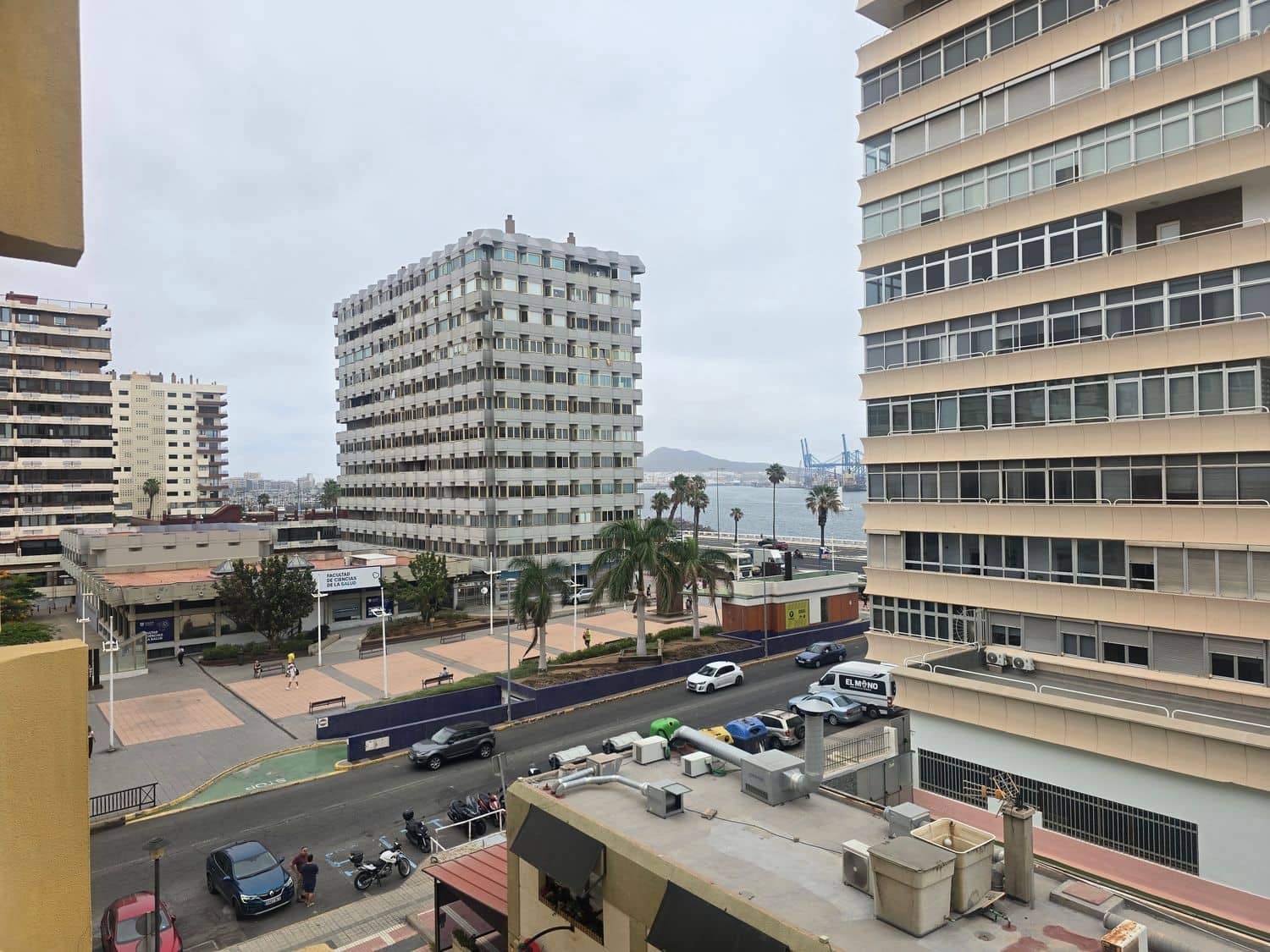 Appartement de 3 chambres à louer à Las Palmas de Gran Canaria avec garage - 1 000 € (Ref: 9993750)