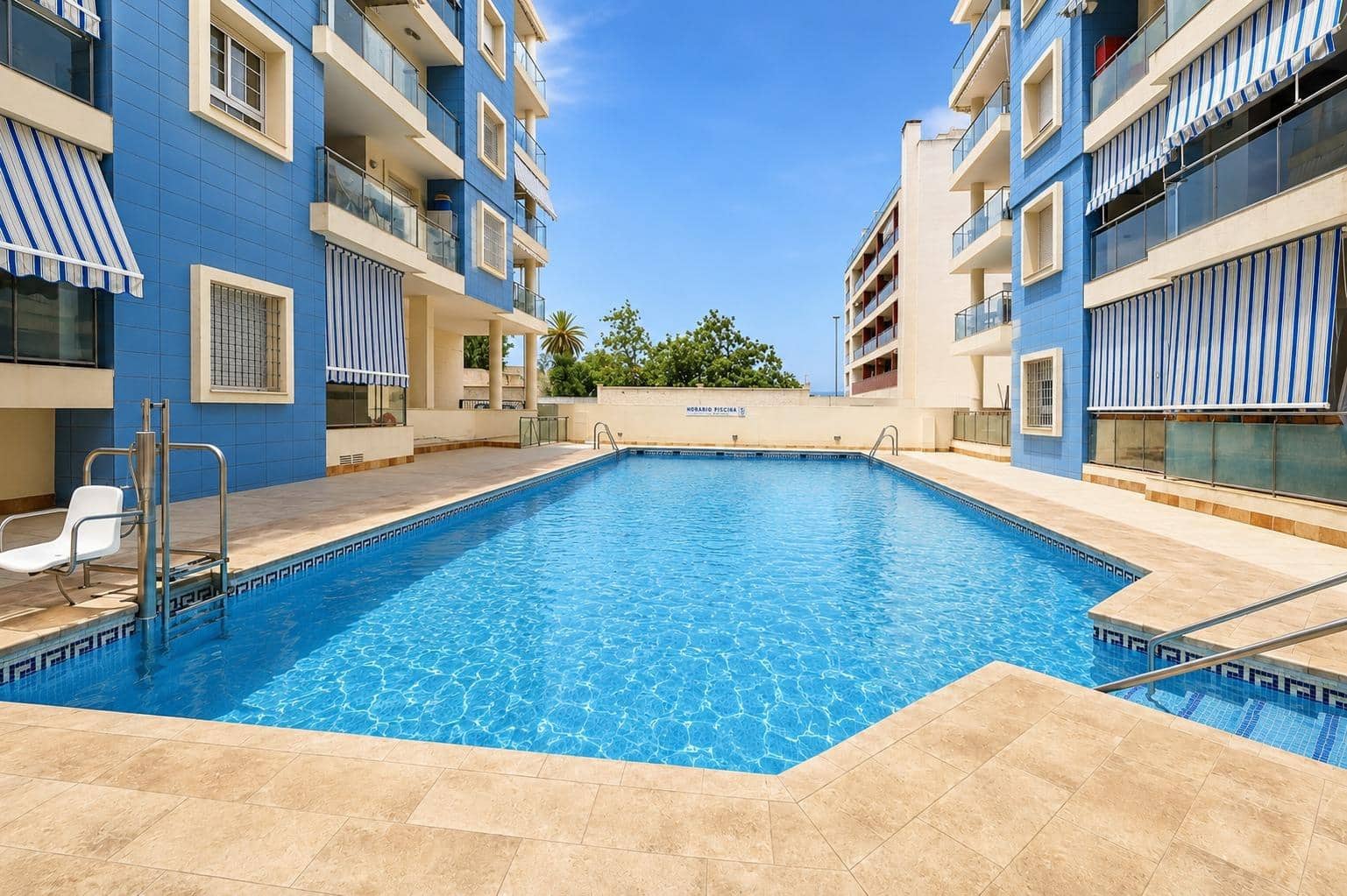 3 chambre Penthouse à vendre à Roquetas de Mar avec piscine - 598 000 € (Ref: 10029225)
