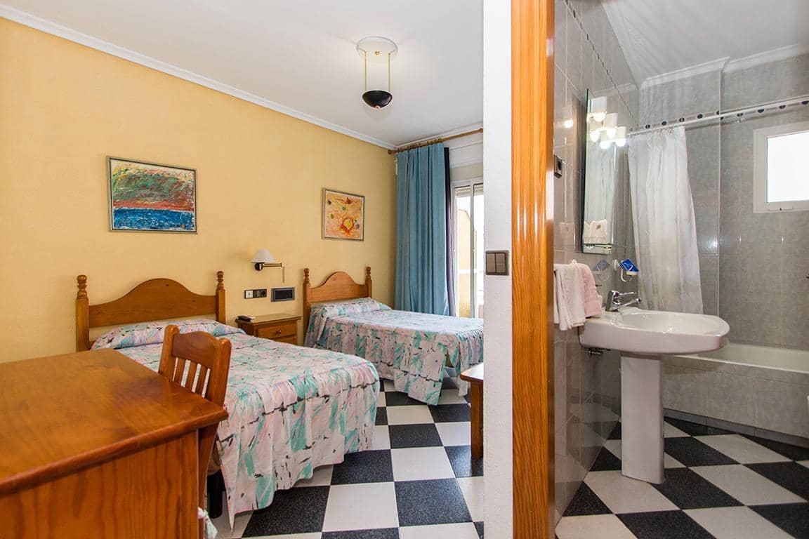 14 quarto Hotel para venda em Mazarron - 450 000 € (Ref: 8676021)