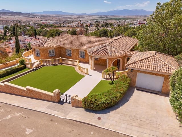 6 Zimmer Villa zu verkaufen in Mazarrón mit Pool Garage - 695.000 € (Ref: 9456496)