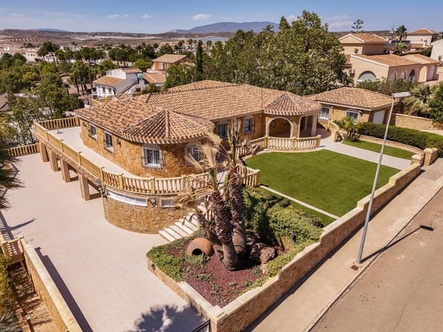 6 Zimmer Villa zu verkaufen in Mazarrón mit Pool Garage - 695.000 € (Ref: 9456496)