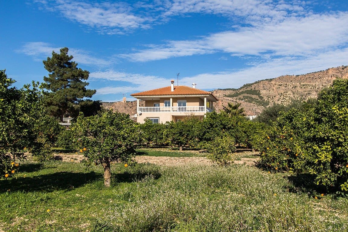 4 bedroom Villa for sale in Alhama de Murcia with garage - € 350,000 (Ref: 9502596)