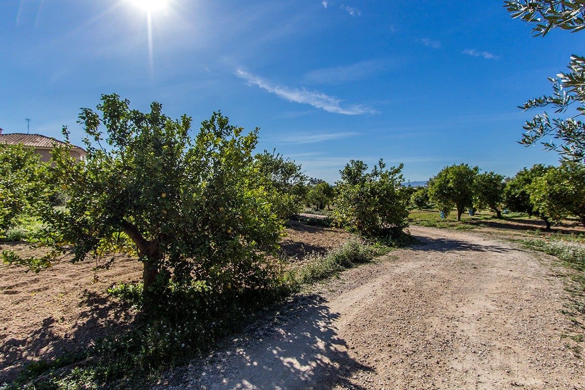 4 bedroom Villa for sale in Alhama de Murcia with garage - € 350,000 (Ref: 9502596)