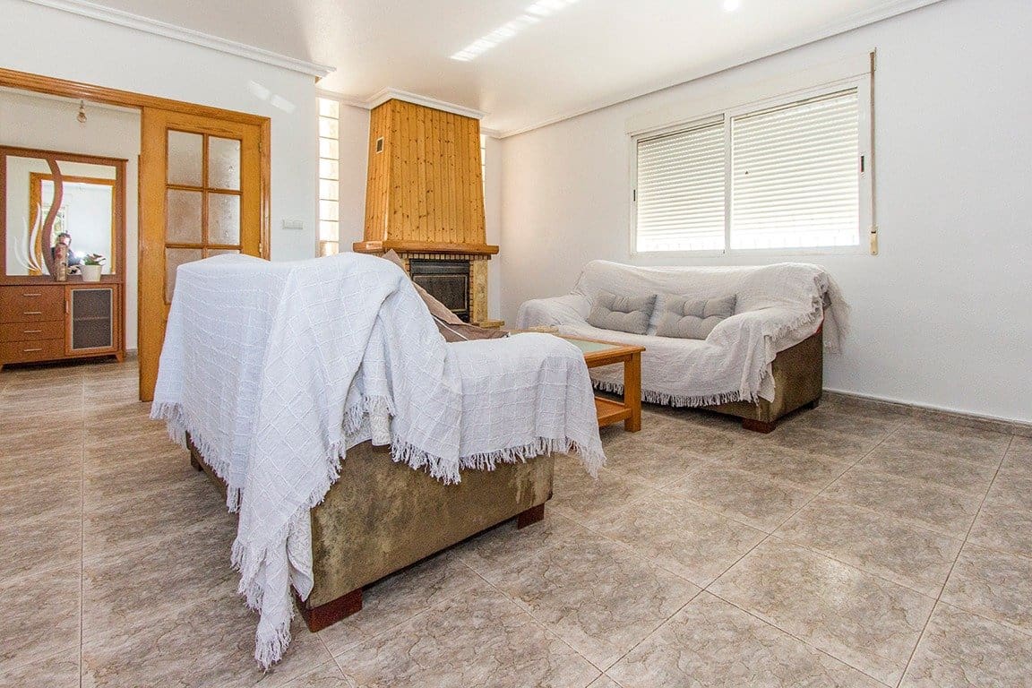 4 bedroom Villa for sale in Alhama de Murcia with garage - € 350,000 (Ref: 9502596)