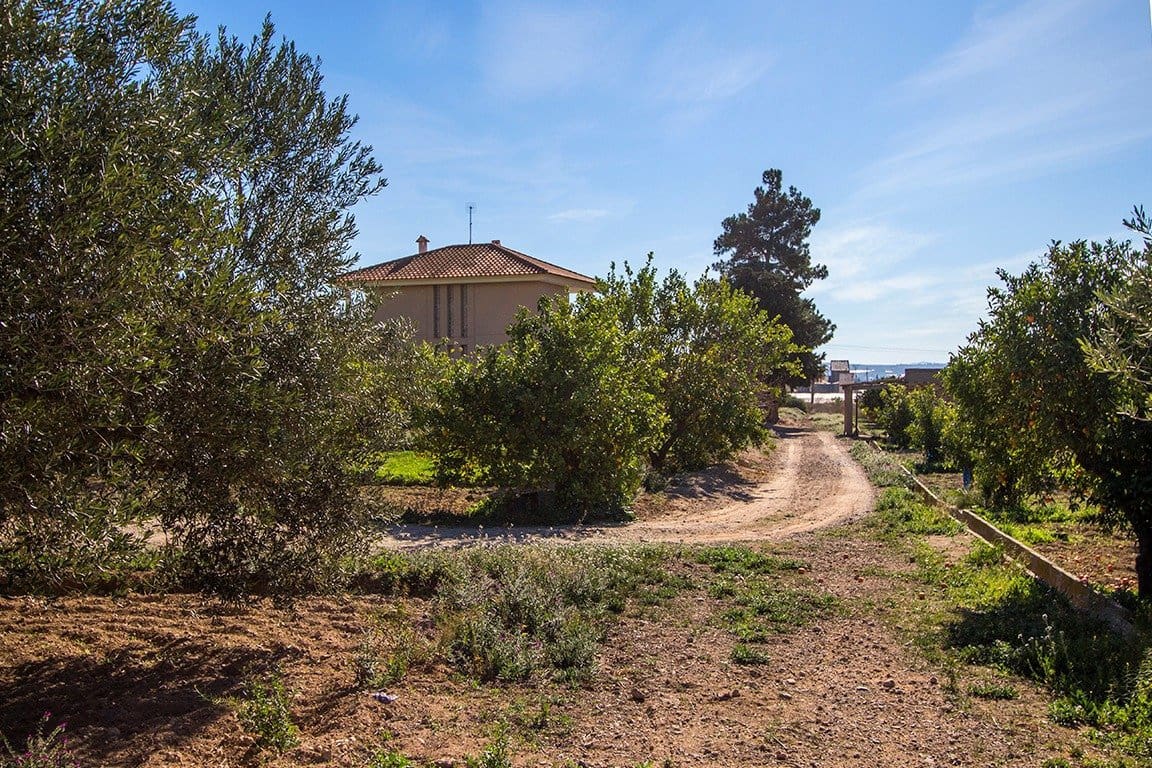 4 bedroom Villa for sale in Alhama de Murcia with garage - € 350,000 (Ref: 9502596)