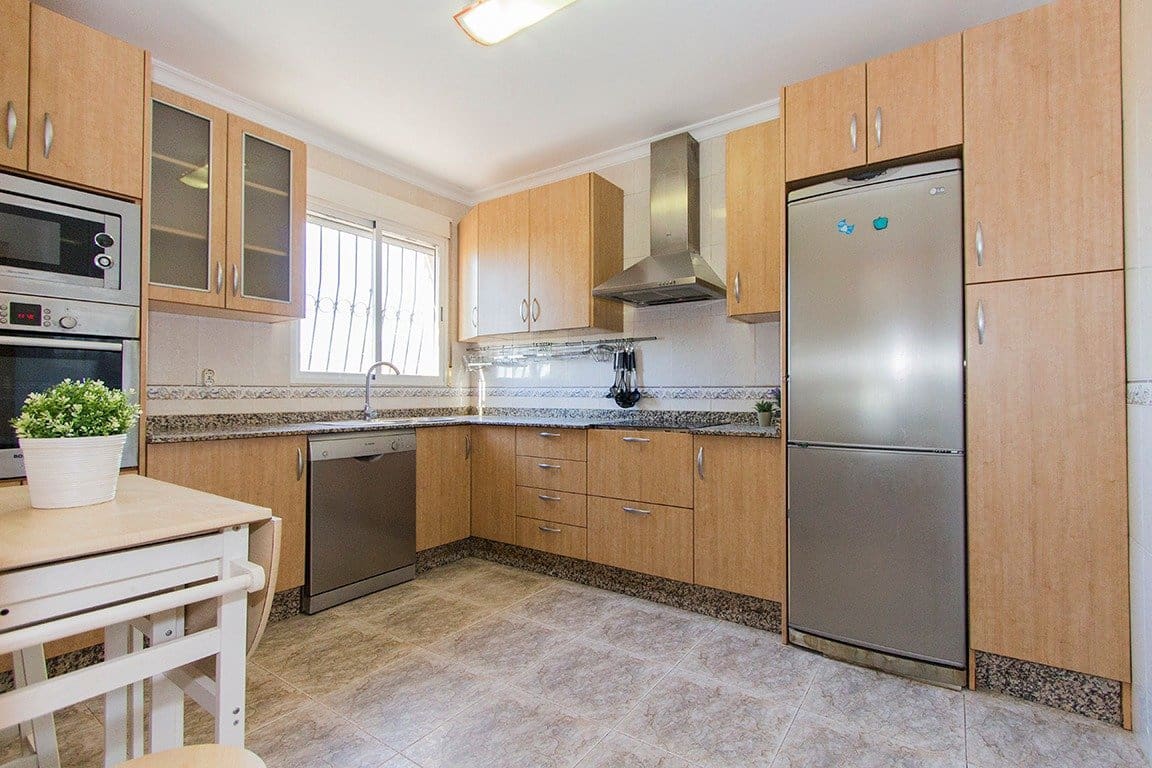 4 bedroom Villa for sale in Alhama de Murcia with garage - € 350,000 (Ref: 9502596)