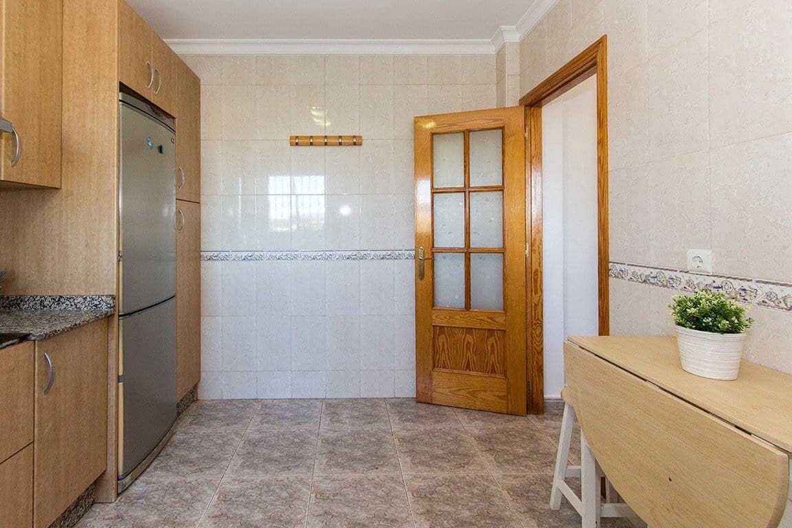 4 bedroom Villa for sale in Alhama de Murcia with garage - € 350,000 (Ref: 9502596)