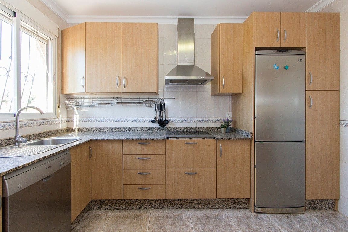 4 bedroom Villa for sale in Alhama de Murcia with garage - € 350,000 (Ref: 9502596)