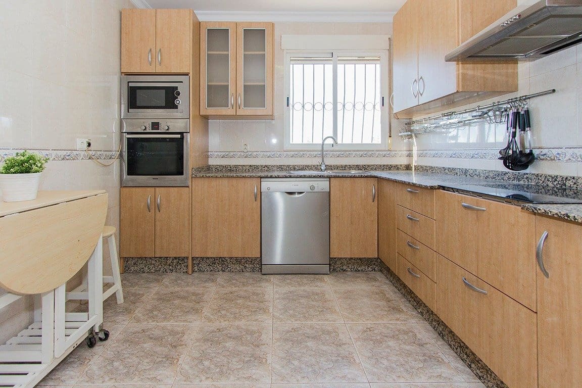 4 bedroom Villa for sale in Alhama de Murcia with garage - € 350,000 (Ref: 9502596)