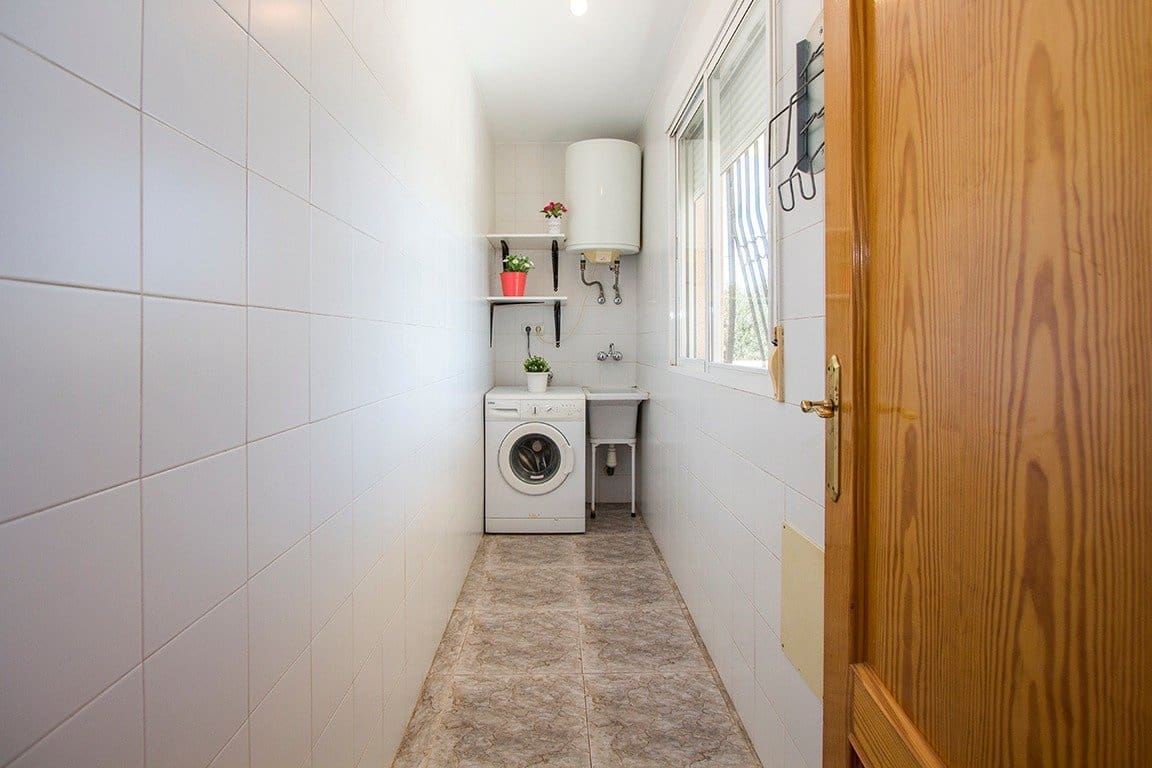 4 bedroom Villa for sale in Alhama de Murcia with garage - € 350,000 (Ref: 9502596)