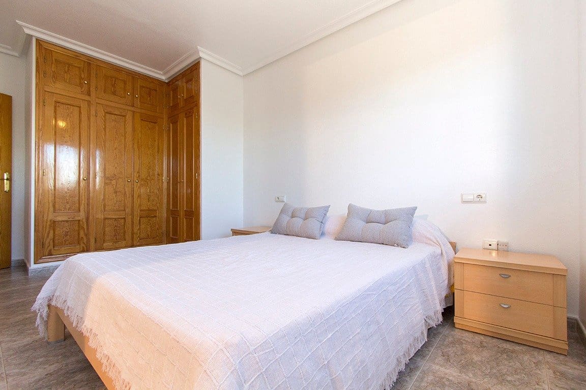 4 bedroom Villa for sale in Alhama de Murcia with garage - € 350,000 (Ref: 9502596)